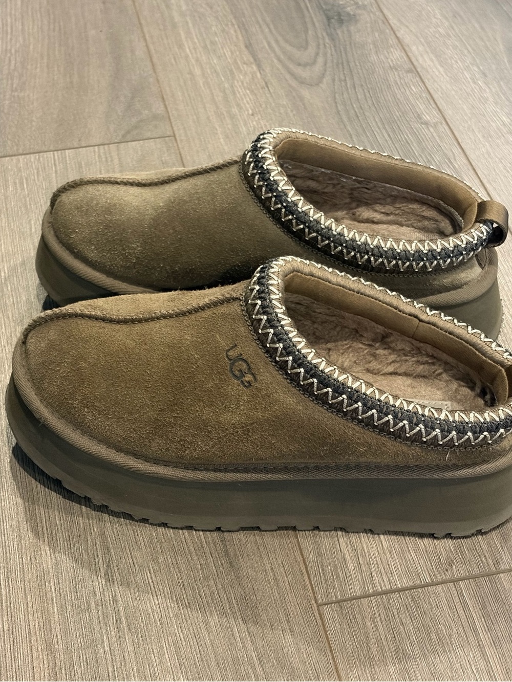 UGG Tazz Slipper in Hickory